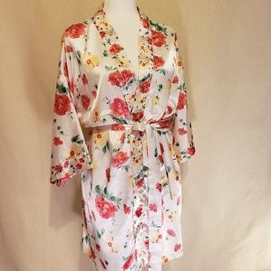 BEAUTIFUL Silky Short Floral Robe